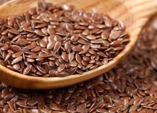 حتى لو تجاوزت السبعين.. بذور الكتان تمنحك بشرة ناعمة ونضارة مذهلة!