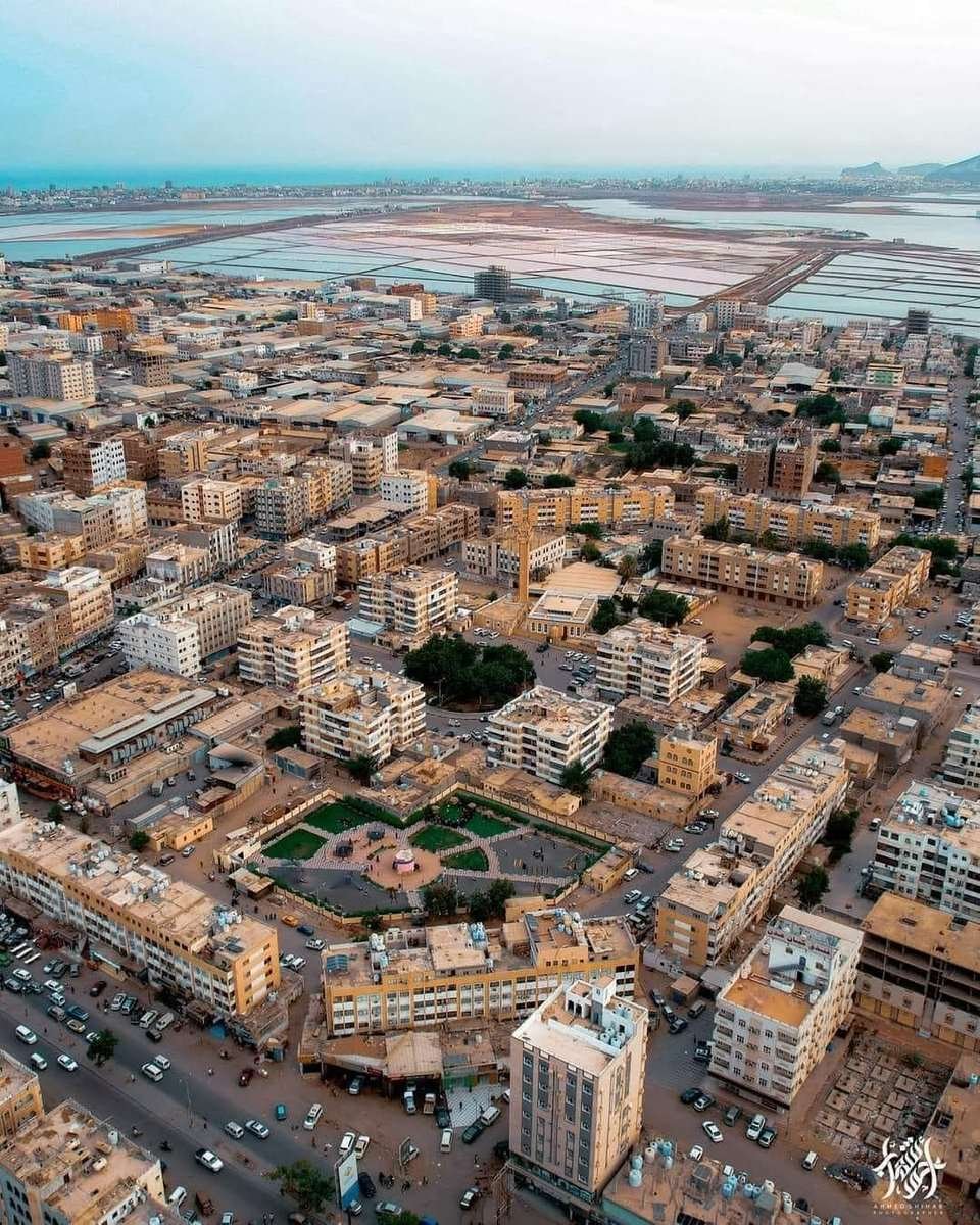 أزمة مالية أم إهمال؟ بنك معروف في عدن بمبلغ صادم داخل خزائنه